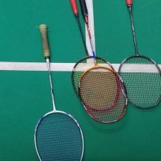 how to choose a badminton racket